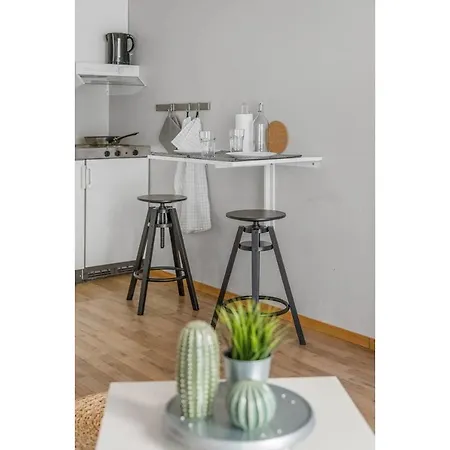 Affordable Studio In Vibrant Central Location. Sg2 شقة *